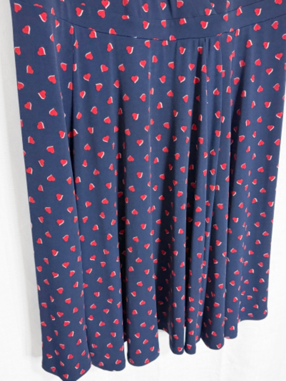 Torrid Navy Blue and Red Mini Hearts Studio Knit Faux Wrap Dress Size 1X - Picture 4 of 9